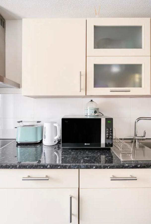 Guenstiges Gruenes Ferienzimmer Mit Separater Moderner Dusche Lörrach Exterior foto