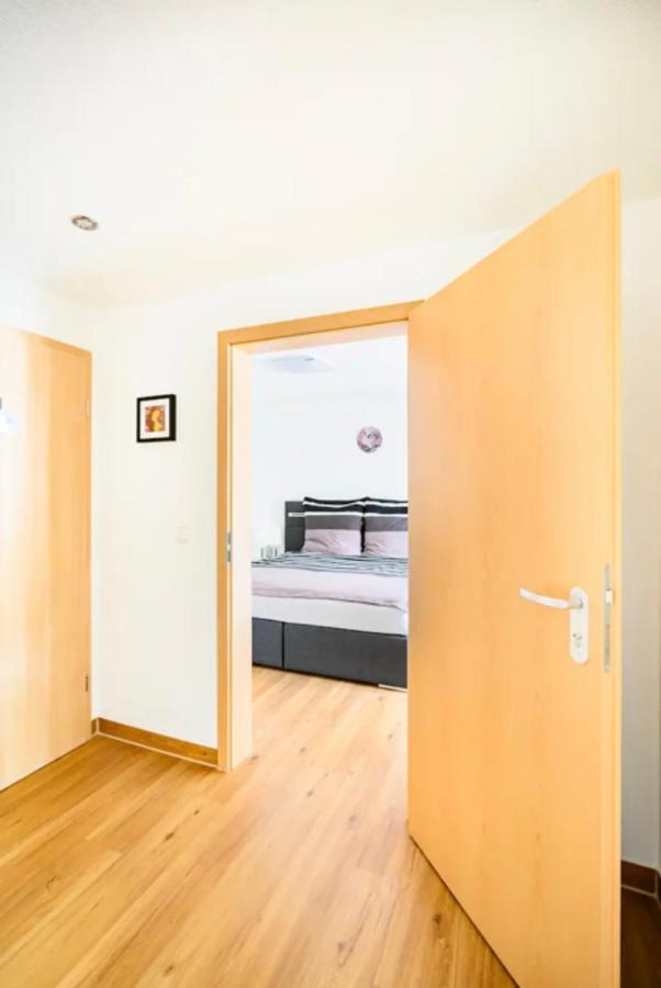 Guenstiges Gruenes Ferienzimmer Mit Separater Moderner Dusche Lörrach Exterior foto